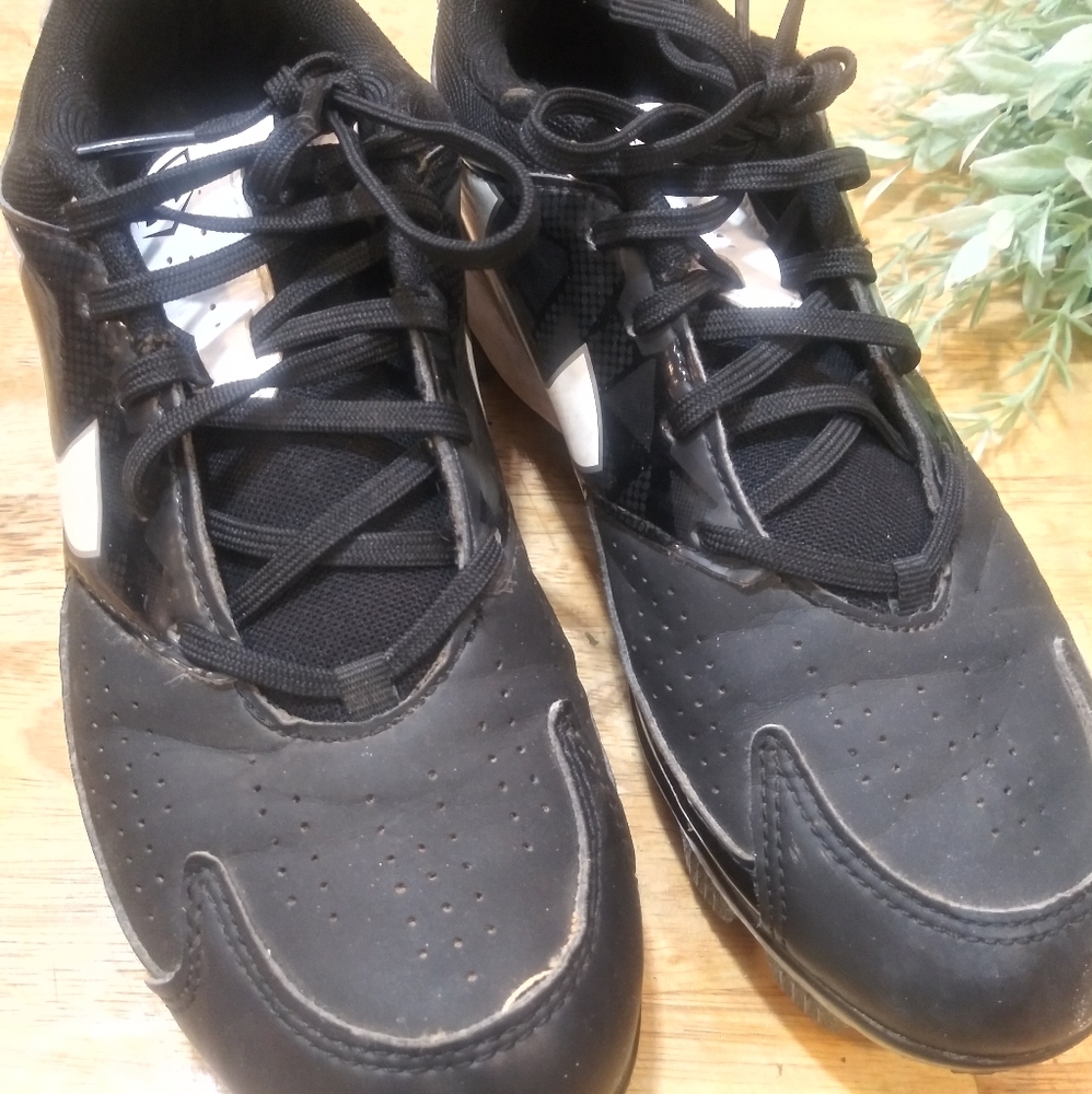 Under Armou youth Sz 6 Cleats